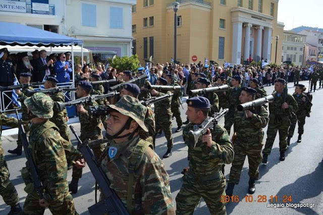 Φωτό από τη στρατιωτική παρέλαση στη Σάμο - Φωτογραφία 15