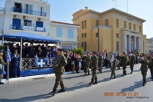 Φωτό από τη στρατιωτική παρέλαση στη Σάμο - Φωτογραφία 2