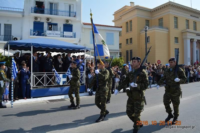 Φωτό από τη στρατιωτική παρέλαση στη Σάμο - Φωτογραφία 6