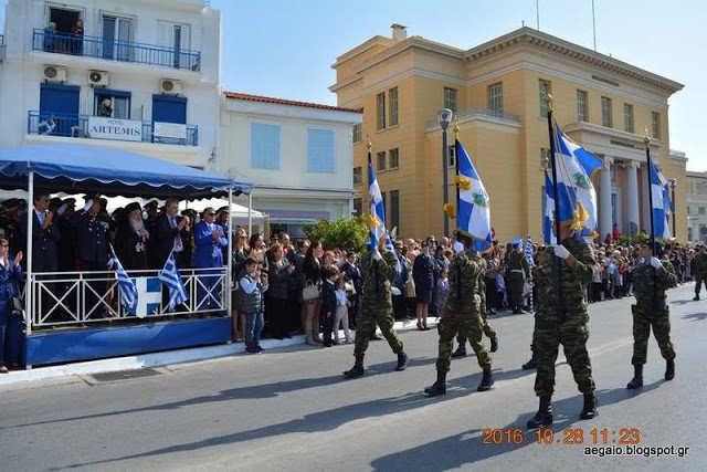 Φωτό από τη στρατιωτική παρέλαση στη Σάμο - Φωτογραφία 7