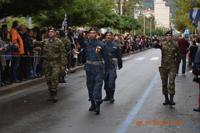 Φωτό από τη στρατιωτική παρέλαση στην Καλαμάτα - Φωτογραφία 1