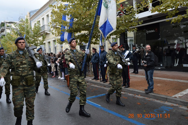 Φωτό από τη στρατιωτική παρέλαση στην Καλαμάτα - Φωτογραφία 10