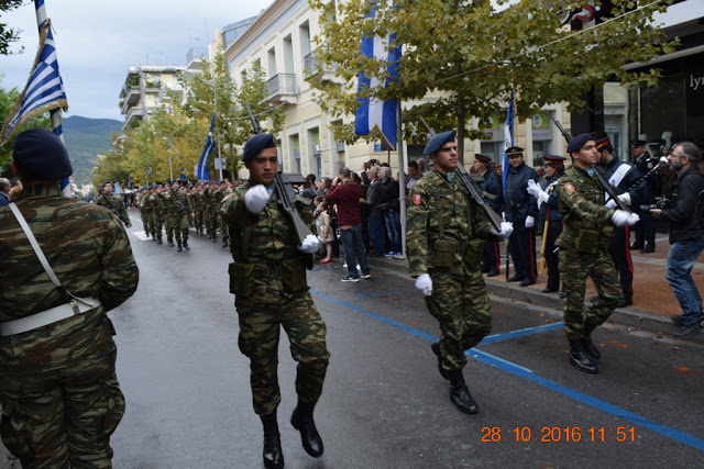 Φωτό από τη στρατιωτική παρέλαση στην Καλαμάτα - Φωτογραφία 11