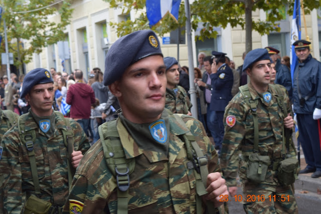 Φωτό από τη στρατιωτική παρέλαση στην Καλαμάτα - Φωτογραφία 18