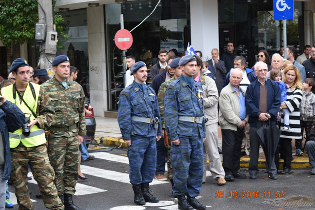 Φωτό από τη στρατιωτική παρέλαση στην Καλαμάτα - Φωτογραφία 20