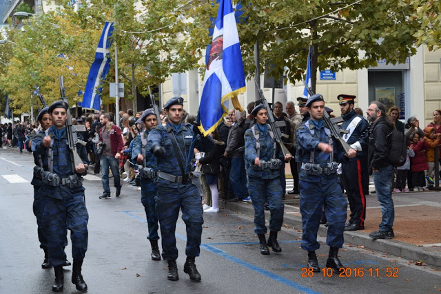 Φωτό από τη στρατιωτική παρέλαση στην Καλαμάτα - Φωτογραφία 21