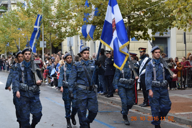 Φωτό από τη στρατιωτική παρέλαση στην Καλαμάτα - Φωτογραφία 22