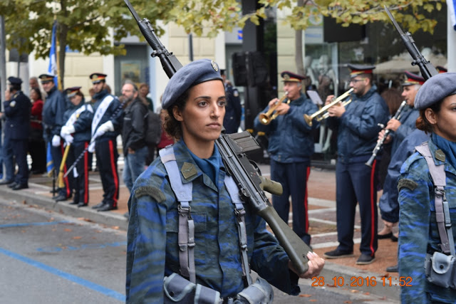 Φωτό από τη στρατιωτική παρέλαση στην Καλαμάτα - Φωτογραφία 23