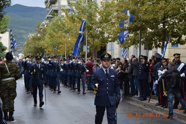 Φωτό από τη στρατιωτική παρέλαση στην Καλαμάτα - Φωτογραφία 25