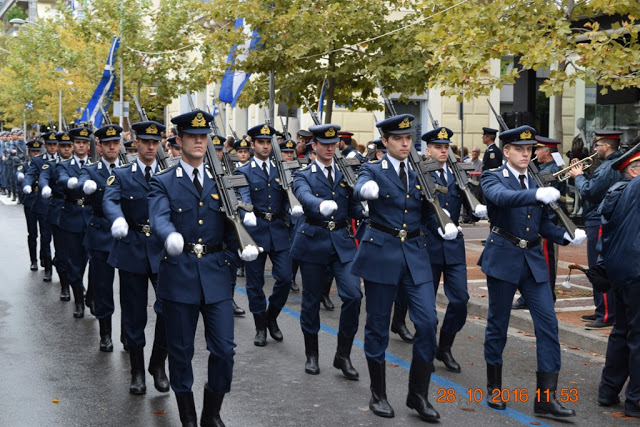 Φωτό από τη στρατιωτική παρέλαση στην Καλαμάτα - Φωτογραφία 28