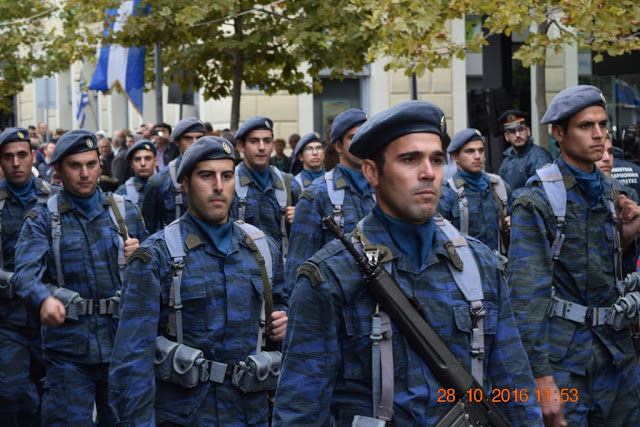 Φωτό από τη στρατιωτική παρέλαση στην Καλαμάτα - Φωτογραφία 35