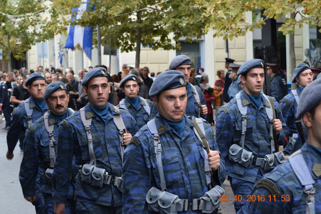 Φωτό από τη στρατιωτική παρέλαση στην Καλαμάτα - Φωτογραφία 36