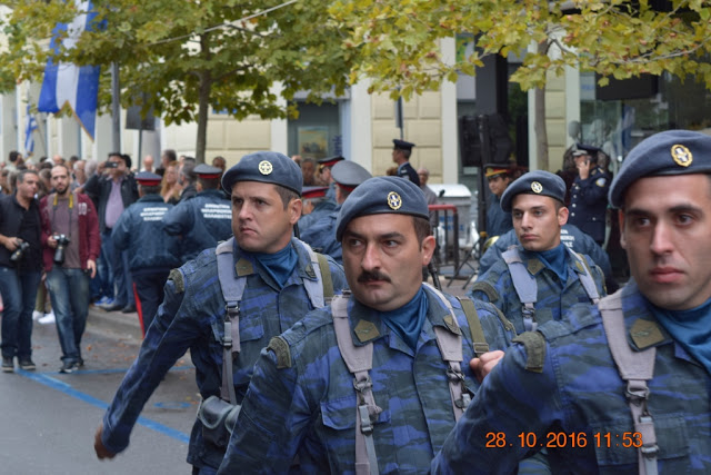 Φωτό από τη στρατιωτική παρέλαση στην Καλαμάτα - Φωτογραφία 37