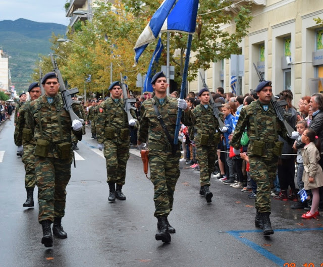 Φωτό από τη στρατιωτική παρέλαση στην Καλαμάτα - Φωτογραφία 8