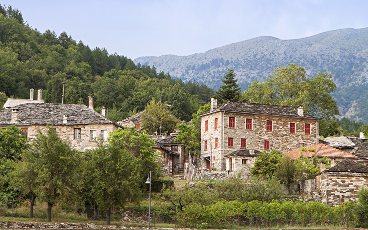 Ανακαλύψτε την απαράμιλλη ομορφιά ενός χωριού που είναι «κρυμμένο» μέσα σε Εθνικό Δρυμό! - Φωτογραφία 9