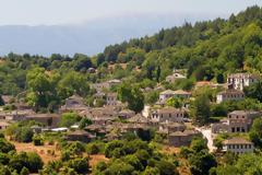 Ανακαλύψτε την απαράμιλλη ομορφιά ενός χωριού που είναι «κρυμμένο» μέσα σε Εθνικό Δρυμό!