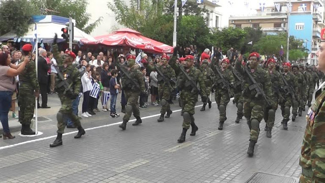 Φωτό από την εντυπωσιακή παρέλαση του 547 Α/Μ ΤΠ της V ΤΑΞΠΖ στο Ρέθυμνο - Φωτογραφία 2