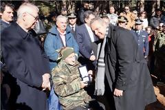 Ο ΥΕΘΑ Πάνος Καμμένος στην τελετή προς τιμή του ήρωα έφεδρου Λοχία Δημήτρη Ίτσιου στο πολυβολείο Π8 στο όρος Μπέλες
