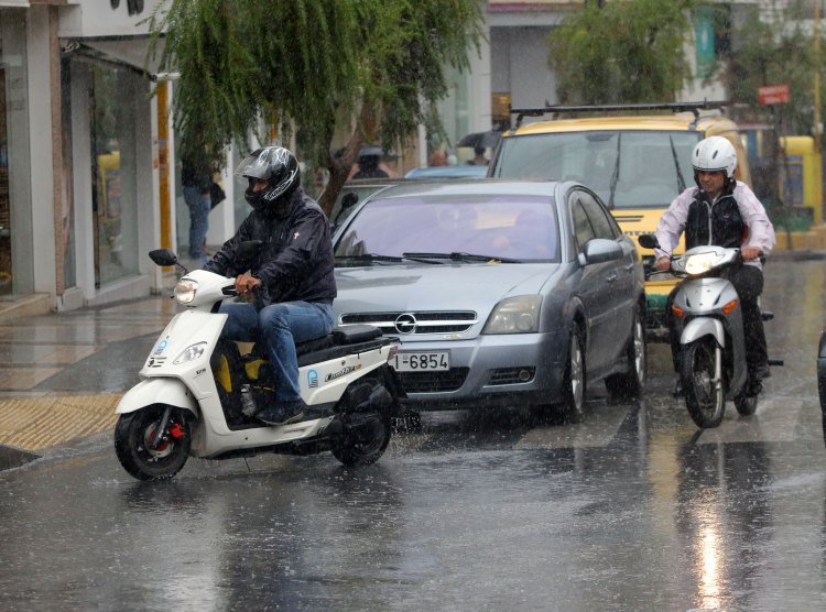 Η βροχή έφερε προβλήματα στην Κρήτη - Πού καταγράφονται ήδη υψηλά ύψη βροχής - Φωτογραφία 1