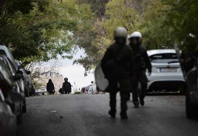 Επεισόδια αντεξουσιαστών - ΜΑΤ στα προσφυγικά στη Λ. Αλεξάνδρας [photos+video] - Φωτογραφία 5