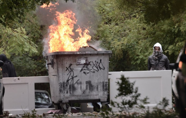 Επεισόδια αντεξουσιαστών - ΜΑΤ στα προσφυγικά στη Λ. Αλεξάνδρας [photos+video] - Φωτογραφία 6