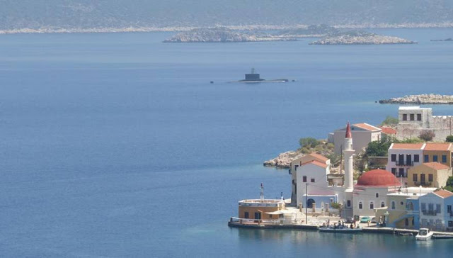 Ενα υποβρύχιο Type 214 και μια πυραυλάκατο έστειλε το ΠΝ στο Καστελόριζο ως «προειδοποίηση» στην Τουρκία - Φωτογραφία 1