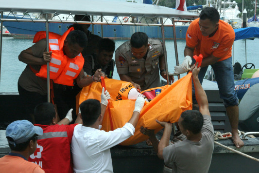 Τραγωδία με 36 νεκρούς μετανάστες στην Ινδονησία - Φωτογραφία 1