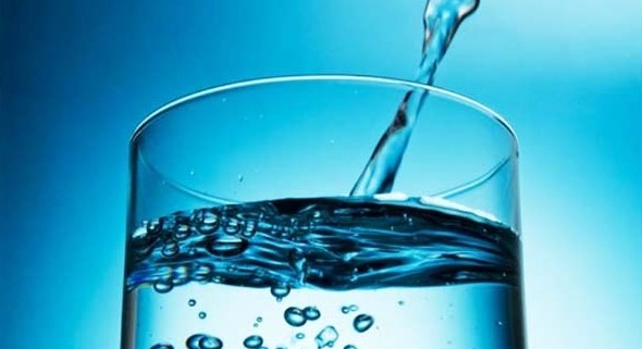Πόσα ποτήρια νερό την ημέρα μειώνουν τον κίνδυνο για καρδιακή προσβολή - Φωτογραφία 1