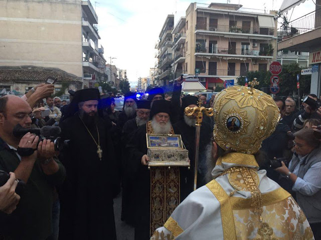 9236 - Η Τιμία Ζώνη της Παναγίας στην Πάτρα: Ευλάβεια και συγκίνηση χιλιάδων πιστών στο προσκύνημα του ιερού κειμηλίου στην Πάτρα (φωτογραφίες και βίντεο) - Φωτογραφία 3