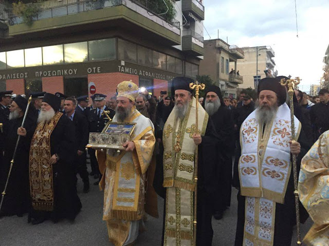 9236 - Η Τιμία Ζώνη της Παναγίας στην Πάτρα: Ευλάβεια και συγκίνηση χιλιάδων πιστών στο προσκύνημα του ιερού κειμηλίου στην Πάτρα (φωτογραφίες και βίντεο) - Φωτογραφία 5