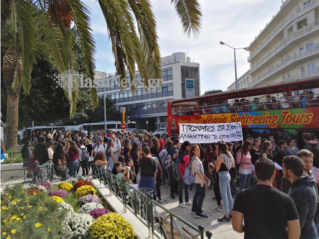Μαθητές των Χανίων διαδηλώνουν υπέρ των προσφύγων στα σχολεία [video] - Φωτογραφία 2