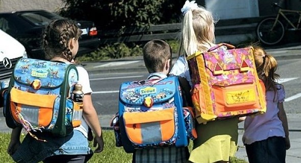 Βαρύ φορτίο η σχολική τσάντα για τα παιδιά - Φωτογραφία 1