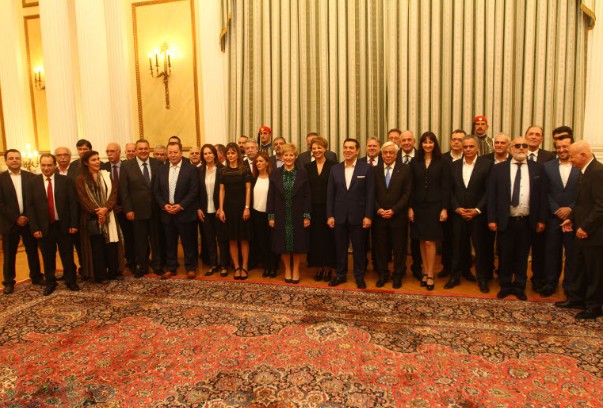 Ορκίστηκαν οι νέοι υπουργοί της κυβέρνησης... [photos] - Φωτογραφία 2