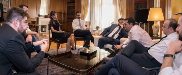 Με τους... 40άρηδες υπουργούς συναντήθηκε ο Τσίπρας - ΑΝΕΤΙΛΑ... [photo] - Φωτογραφία 3