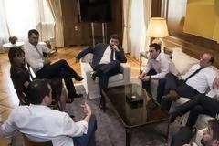 Με τους... 40άρηδες υπουργούς συναντήθηκε ο Τσίπρας - ΑΝΕΤΙΛΑ... [photo]