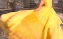 Δείτε την «Πεντάμορφη» Emma Watson με το θρυλικό κίτρινο φόρεμα της Disney