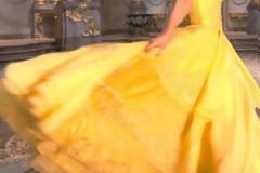 Δείτε την «Πεντάμορφη» Emma Watson με το θρυλικό κίτρινο φόρεμα της Disney