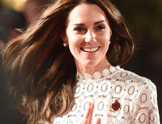 Μια οπτασία! Η Kate Middleton στην πιο σέξι της εμφάνιση ever - Φωτογραφία 1