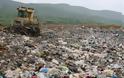 «Βούλιαξε» η Ζάκυνθος στα σκουπίδια με την παρατεταμένη απεργία των απορριμματοφόρων - Φωτογραφία 1