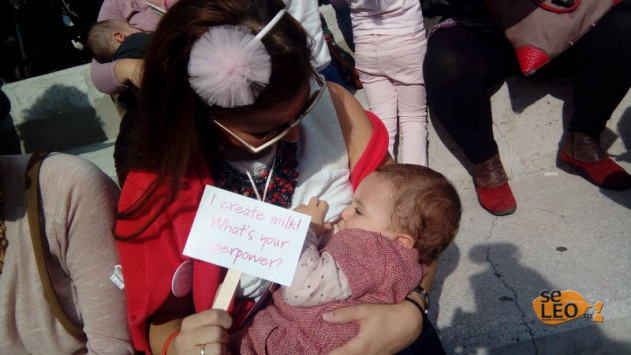 Μαμάδες σπάνε τα ταμπού - Δημόσιος θηλασμός στο Δημαρχείο Θεσσαλονίκης - Φωτογραφία 3