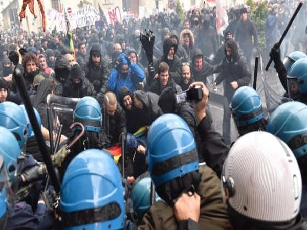 Διαδήλωση κατά Ρέντσι στη Φλωρεντία - Φωτογραφία 1