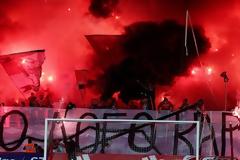 ΟΛΑ ΚΟΚΚΙΝΑ ΚΑΙ... ΚΑΡΤΑ ΚΑΥΣΑΕΡΙΩΝ ΣΤΟ ΚΑΡΑΪΣΚΑΚΗ! (PHOTOS)