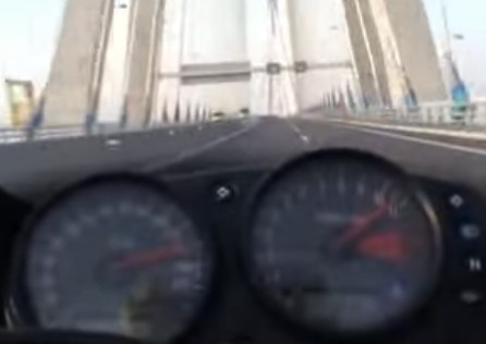 ΣΟΚΑΡΕΙ - Μοτοσυκλετιστής πέρασε τη γέφυρα Ρίου-Αντιρρίου με 300 χλμ/ώρα... [video] - Φωτογραφία 1