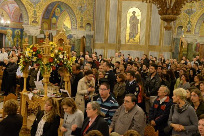 Χιλιάδες οι προσκυνητές για την Αγία Ζώνη στον Ιερό Ναό Αγίου Ανδρέα - Μέχρι αύριο θα παραμείνει στην Πάτρα - Φωτογραφία 10