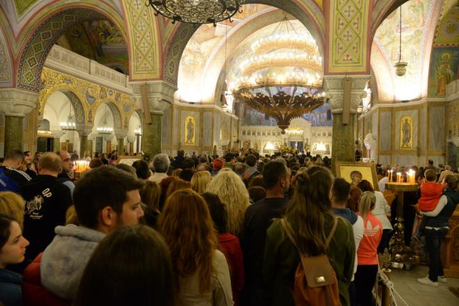 Χιλιάδες οι προσκυνητές για την Αγία Ζώνη στον Ιερό Ναό Αγίου Ανδρέα - Μέχρι αύριο θα παραμείνει στην Πάτρα - Φωτογραφία 9