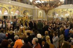 Χιλιάδες οι προσκυνητές για την Αγία Ζώνη στον Ιερό Ναό Αγίου Ανδρέα - Μέχρι αύριο θα παραμείνει στην Πάτρα
