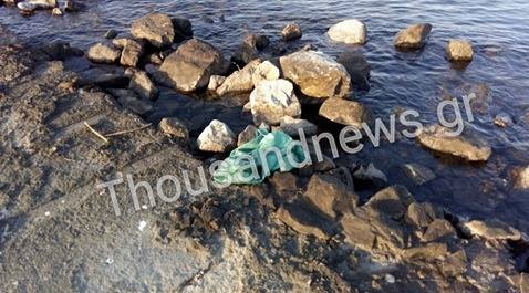 Ένας απέραντος σκουπιδότοπος δημιουργήθηκε στην παραλία της Καλαμαριάς [video] - Φωτογραφία 2