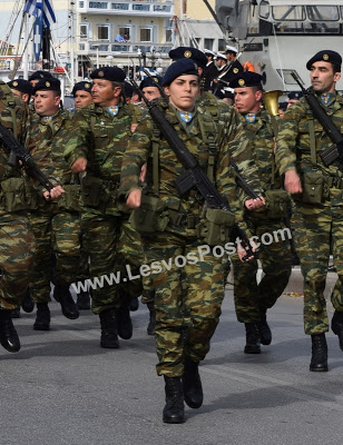 Έκλεψαν τις εντυπώσεις οι γυναίκες στρατιωτικοί στην παρέλαση για την απελευθέρωση της Μυτιλήνης (ΦΩΤΟ, ΒΙΝΤΕΟ) - Φωτογραφία 3