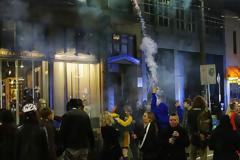 ΚΑΛΗΝΥΧΤΑ AMERICA: ΠΟΛΙΤΕΣ ΣΕ ΔΡΟΜΟΥΣ ΚΑΙ Η ΑΝΟΔΟΣ ΤΟΥ Δ' ΡΑΙΧ