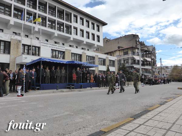 Ρίγη συγκίνησης στην στρατιωτική παρέλαση για την 104η επέτειο απελευθέρωσης της Καστοριάς - Φωτογραφία 20
